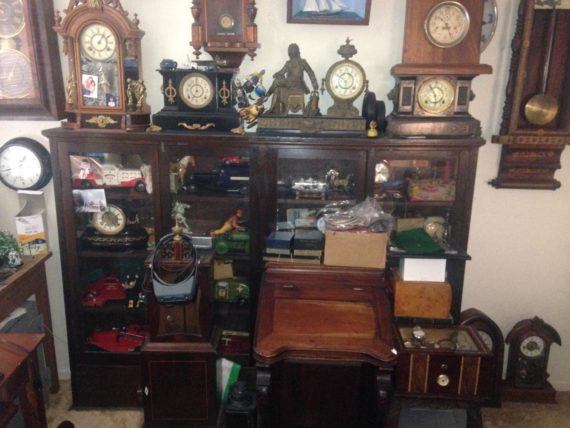 antique-furniture-dealer